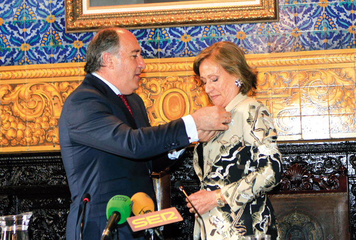 José Ignacio Landaluce, alcalde de Algeciras, y Consuelo García Piriz